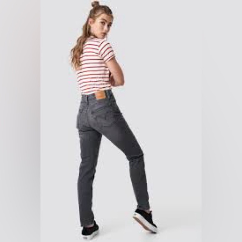 Levi’s 501 Skinny Grey Distressed Size 25
